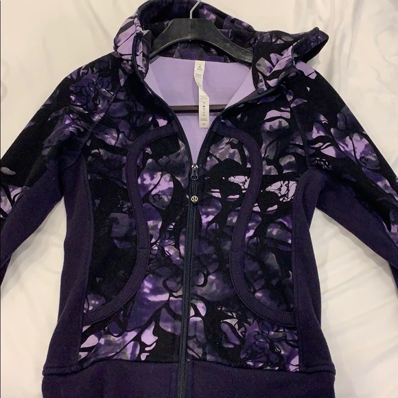 AMAZING condition lululemon fleece zip up - Picture 3 of 5